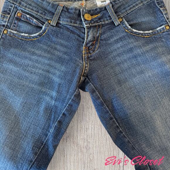 Levi’s Woman’s Sz 7M Med-Wash Jeans Stretch Yellow Stitching & Logos - Picture 5 of 13